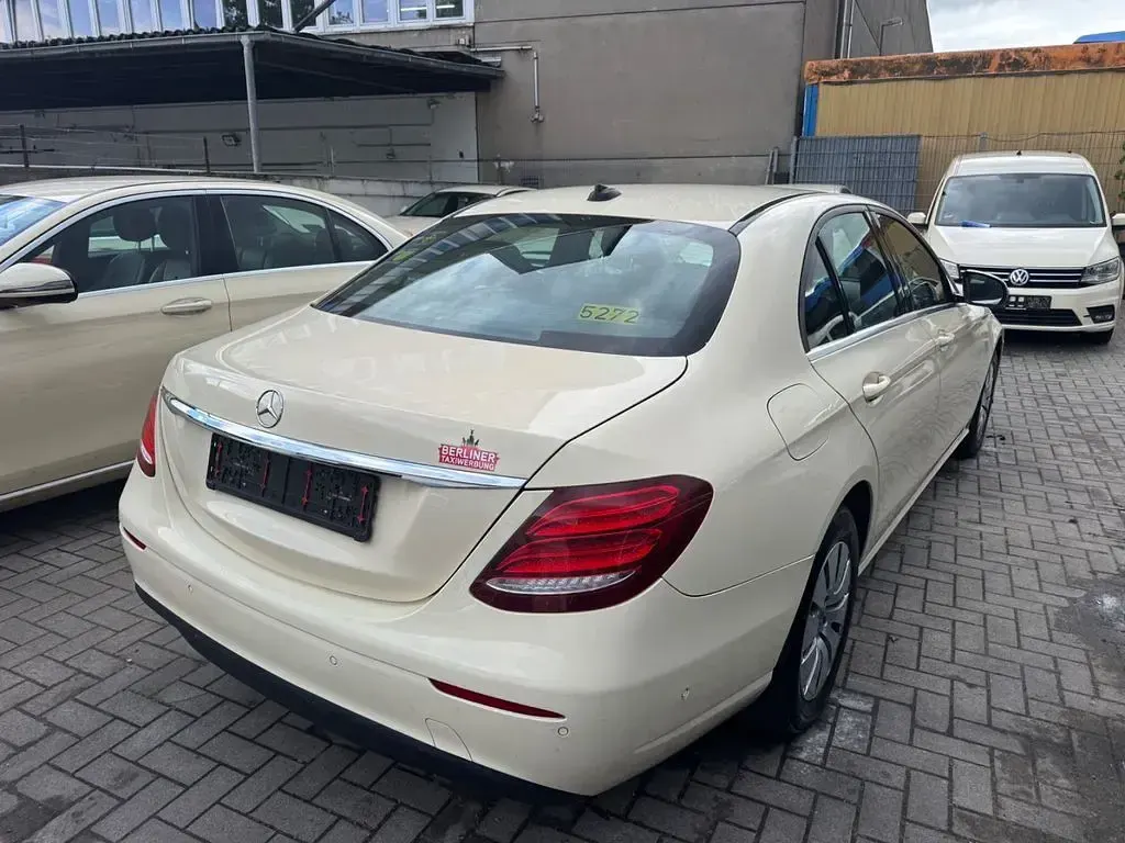 Gebraucht Mercedes E200 150 PS (110 kW) 2018 Beige Limousine