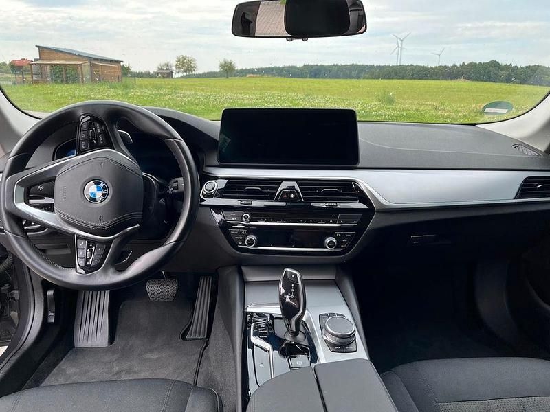 Gebraucht BMW 520 Shadowline 190 PS (139 kW) 2021 Grau Kombi