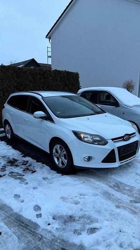 Weiß Gebraucht 2012 Ford Focus Kombi | 3.400 € (Fairer Preis) - Bild 1/4