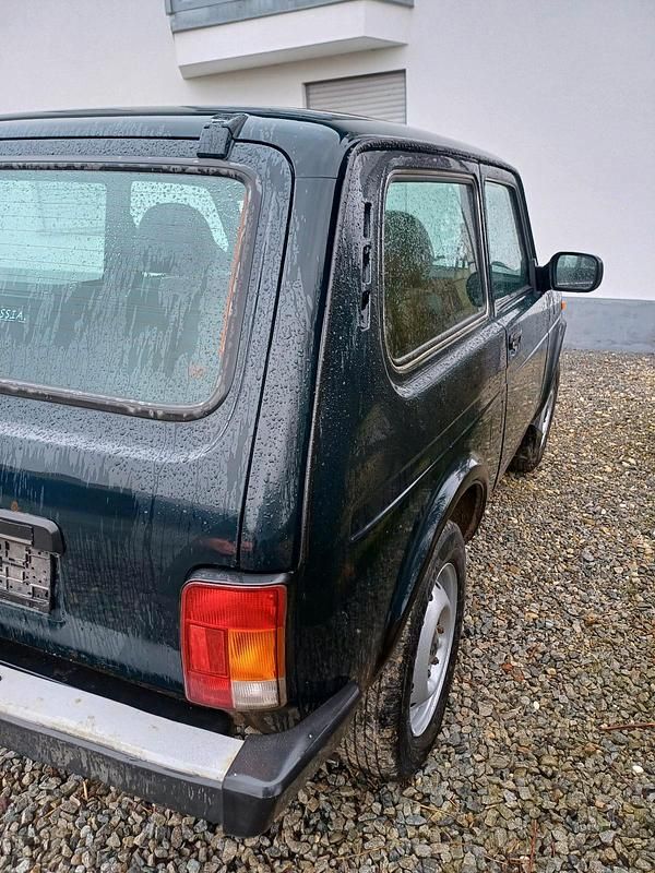 Gebraucht Lada niva 83 PS (61 kW) 2016 Grün SUV