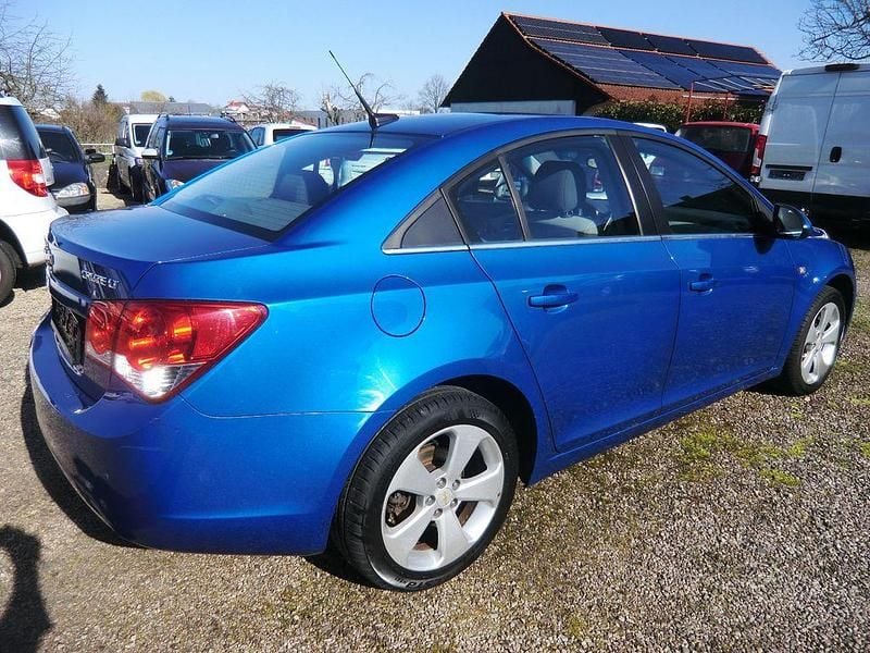 Gebraucht Chevrolet Cruze LS 141 PS (103 kW) 2010 Blau Limousine