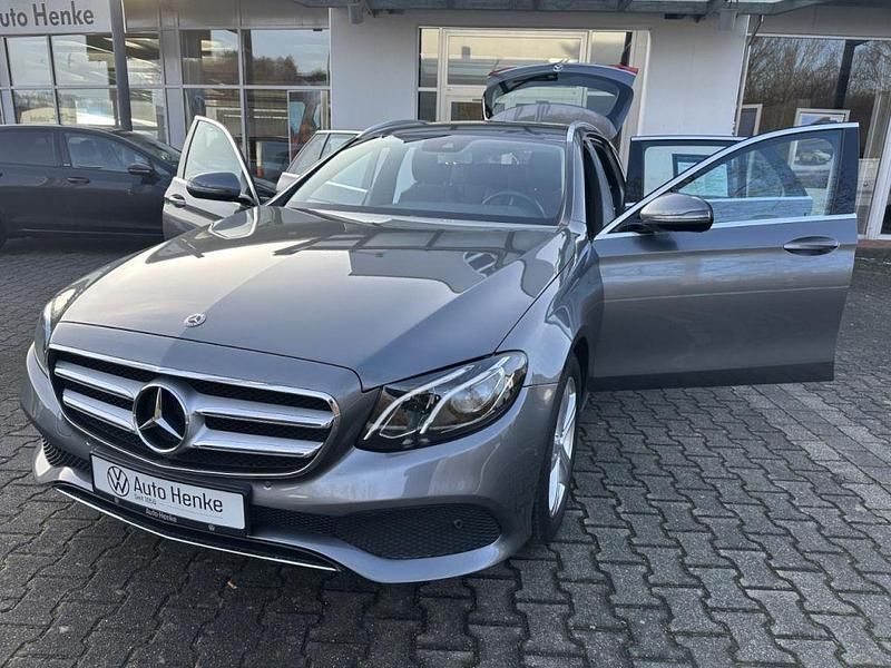 Gebraucht Mercedes E200 Avantgarde 184 PS (135 kW) 2017 Selenitgrau (metallic) Kombi