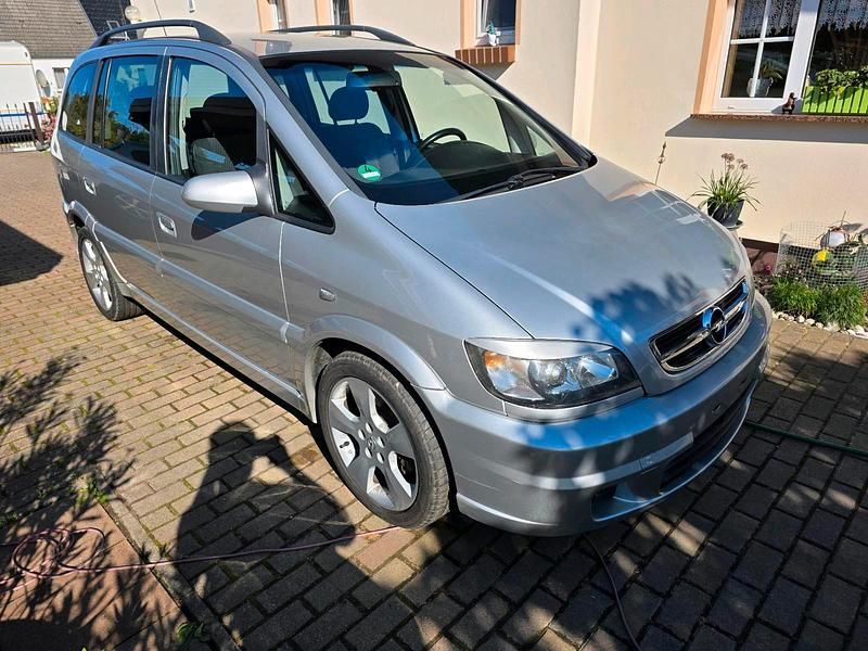 Silber Gebraucht 2003 Opel Zafira OPC Van / Kleinbus | 2.500 € (Fairer Preis) - Bild 1/4