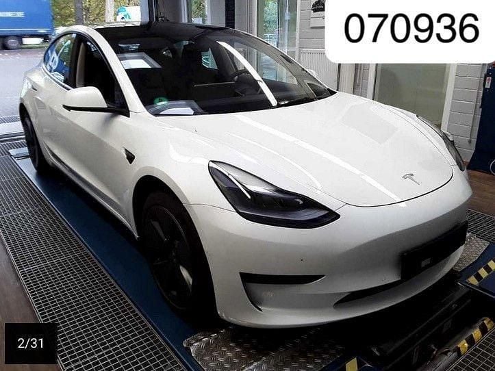 Weiß Gebraucht 2021 Tesla Model 3 Standard Range Limousine | 24.450 € (Guter Preis) - Bild 1/4