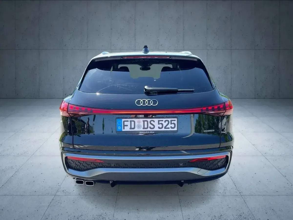Second-hand Audi Q5 Sport 204 CP (150 kW) 2026 Negru SUV