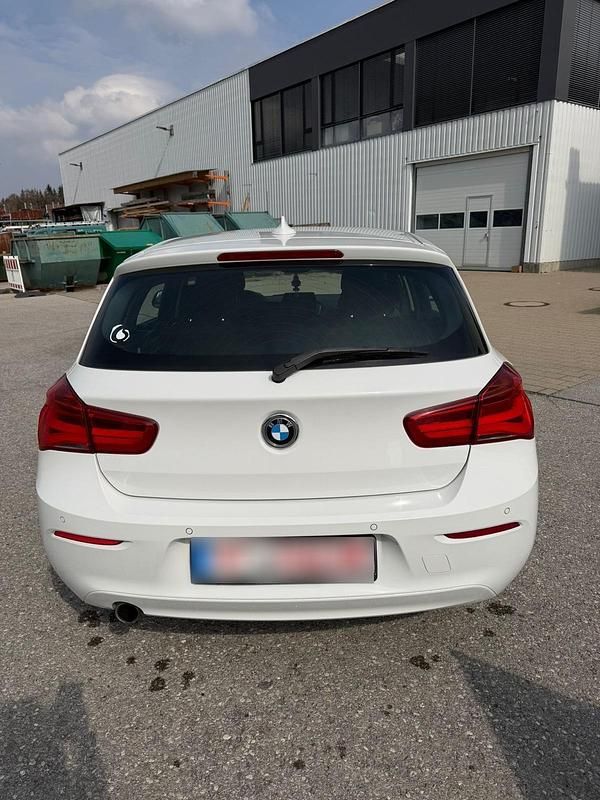 Gebraucht BMW 116 Advantage 116 PS (85 kW) 2016 Weiß Kleinwagen