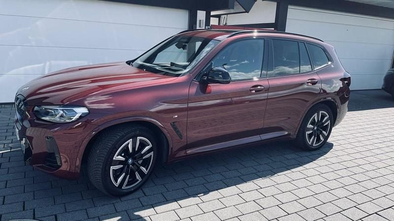 Gebraucht BMW iX3 Impressive 210 kW (286 PS) 2023 Rot SUV