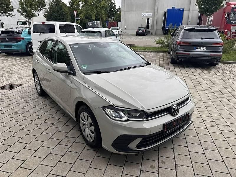 Grau Gebraucht 2024 VW Polo Life Kleinwagen | 15.950 € - Bild 1/4