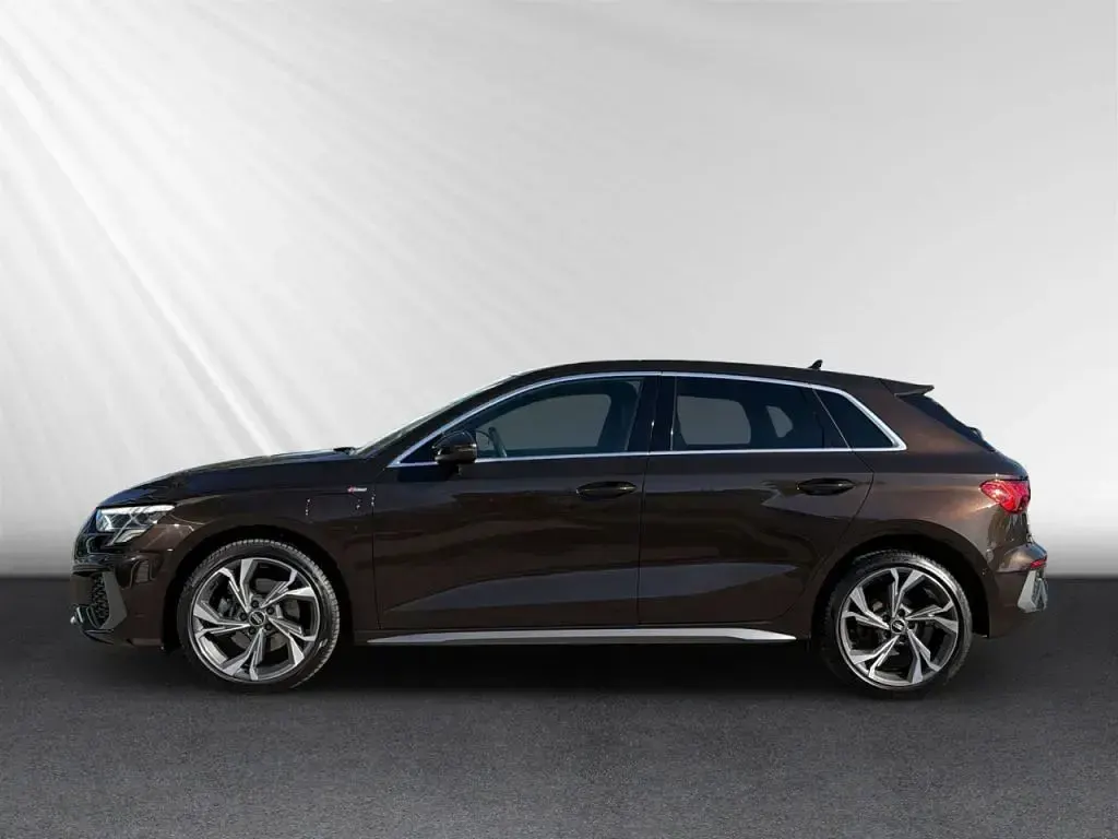 Gebraucht Audi A3 Ambiente 204 PS (150 kW) 2023 Javabraun (metallic) Limousine