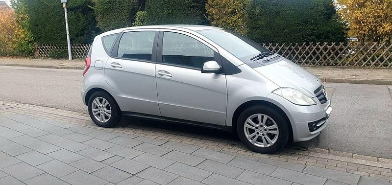 Silber Gebraucht 2009 Mercedes A150 Van / Kleinbus | 2.999 € (Guter Preis) - Bild 1/4