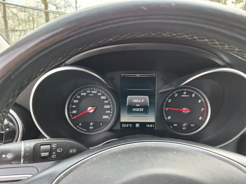 Gebraucht Mercedes C200 184 PS (135 kW) 2014 Blau Limousine