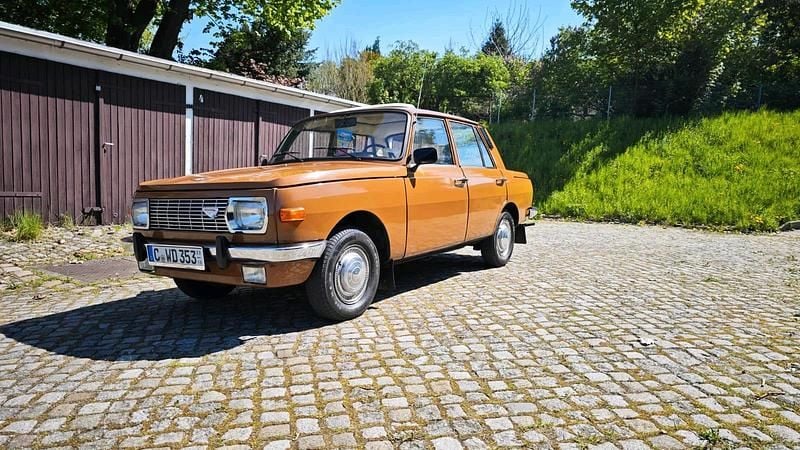 Braun Gebraucht 1980 Wartburg 353 Limousine | 8.999 € - Bild 1/4