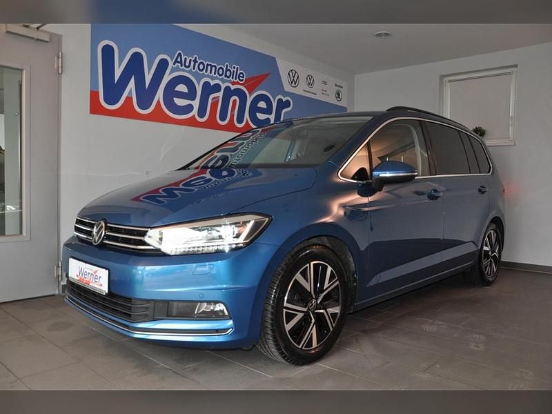 Gebraucht VW Touran Highline 150 PS (110 kW) 2023 Blau Van / Kleinbus
