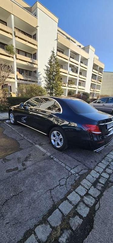 Gebraucht Mercedes E220 194 PS (142 kW) 2017 Blau Limousine