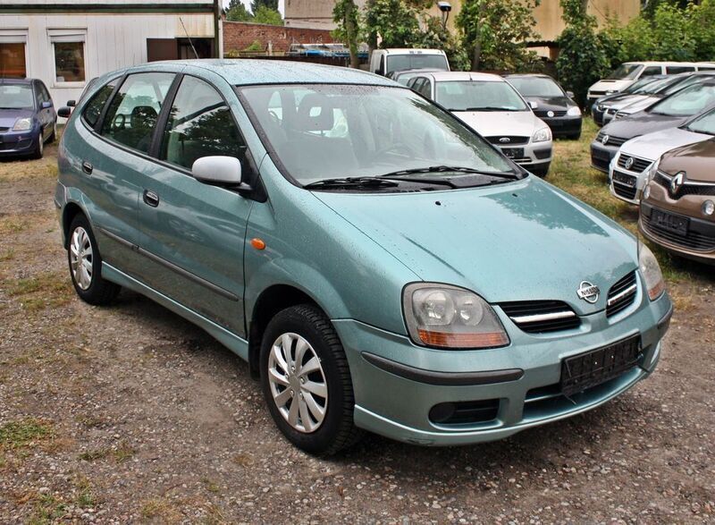 Grün Gebraucht 2001 Nissan Almera Tino Visia Van / Kleinbus | 1.599 € (Fairer Preis) - Bild 1/4