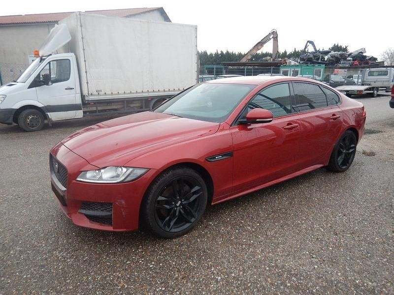 Gebraucht Jaguar XF R-Sport 179 PS (131 kW) 2016 Rot Limousine