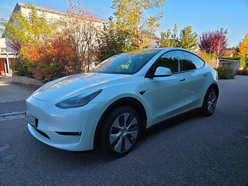 Weiß Gebraucht 2022 Tesla Model Y SUV | 34.900 € (Guter Preis) - Bild 1/4