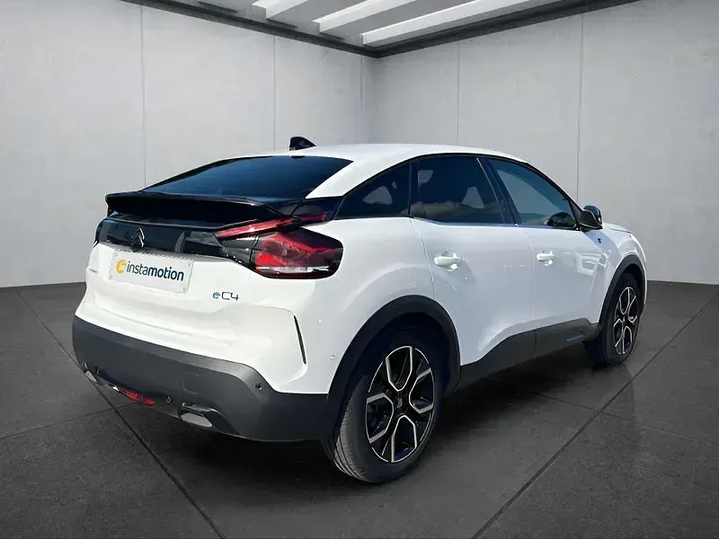 Gebraucht Citroën e-C4 Shine 100 kW (136 PS) 2023 Weiß Limousine