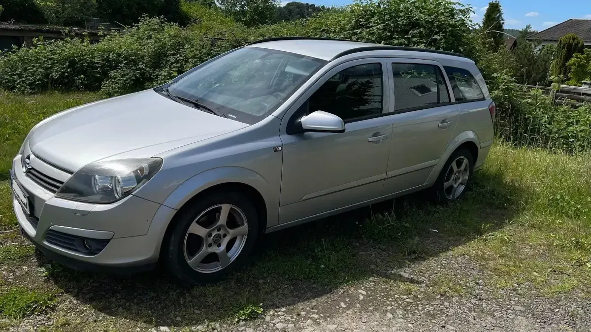 Używany Opel Astra 105 KM (77 kW) 2005 Srebrny Kombi