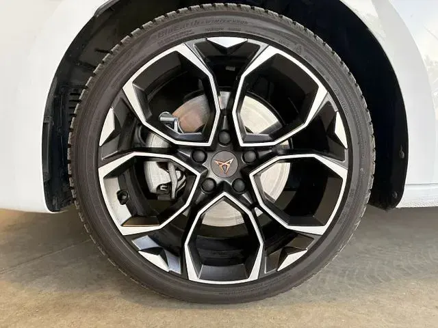 Gebraucht Cupra Leon 204 PS (150 kW) 2025 Weiß Kombi