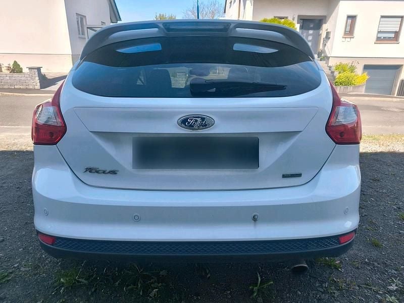 Usata Ford Focus 182 CV (133 kW) 2011 Bianco Berlina