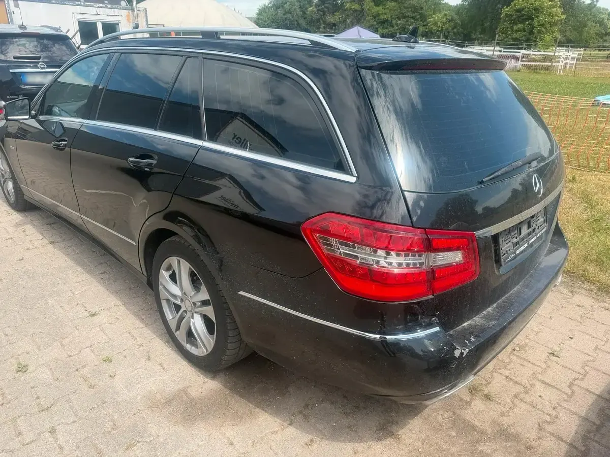 Gebraucht Mercedes E250 Avantgarde 204 PS (150 kW) 2011 Schwarz Kombi