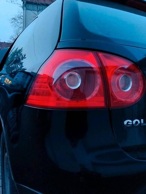 Second-hand VW Golf 74 CP (54 kW) 2006 Negru Coupe
