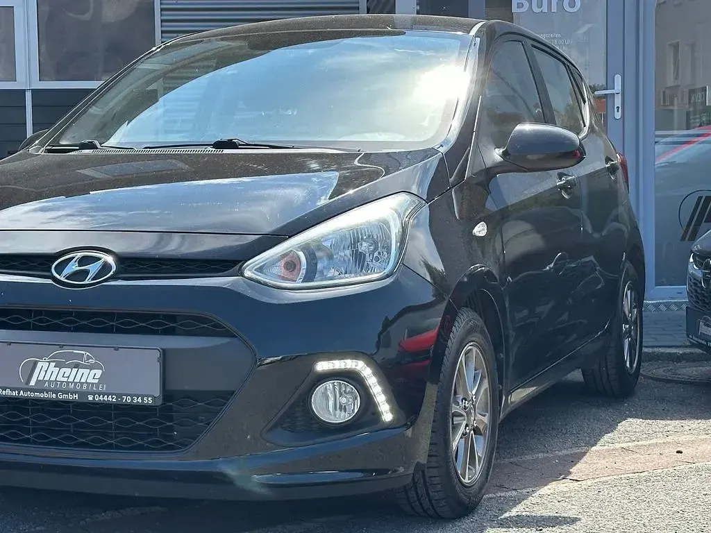 Gebraucht Hyundai i10 YES! 87 PS (63 kW) 2015 Schwarz Kleinwagen