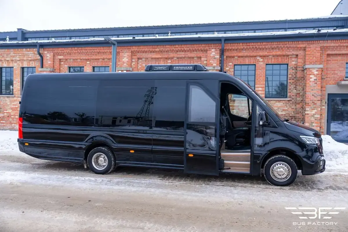 Neu Mercedes Sprinter Luxury 190 PS (139 kW) 2026 Schwarz Van