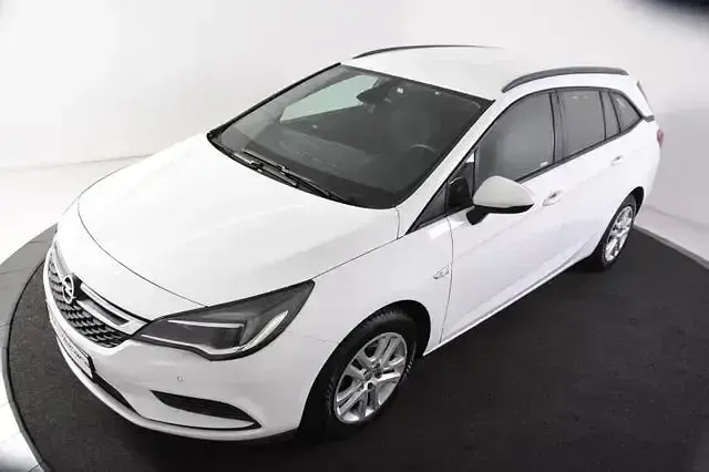 Gebraucht Opel Astra Edition 105 PS (77 kW) 2017 Weiß Kombi