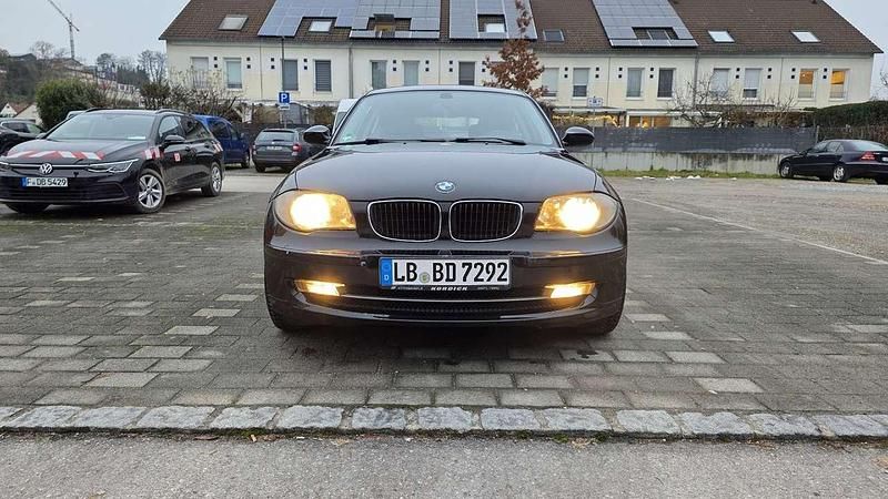Gebraucht BMW 116 122 PS (89 kW) 2007 Schwarz Kleinwagen