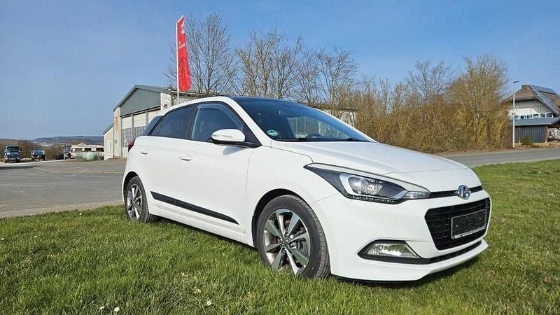 Gebraucht Hyundai i20 Active 120 PS (88 kW) 2017 Weiß Limousine