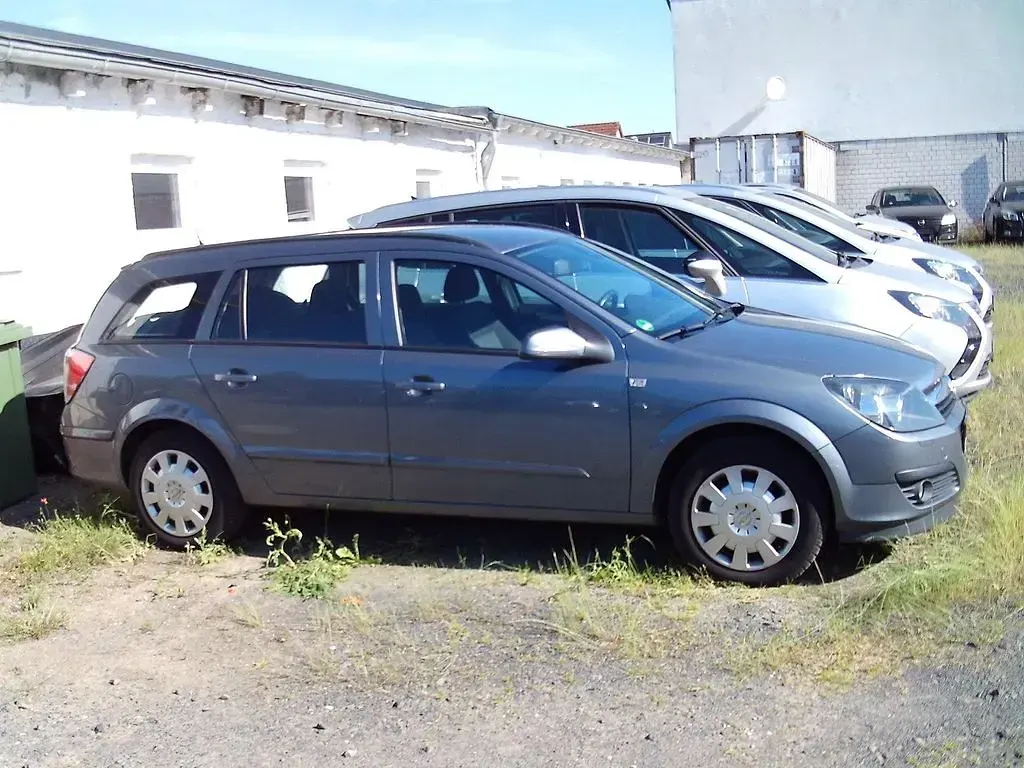 Occasion Opel Astra Edition 105 ch (77 kW) 2007 Gris Berline