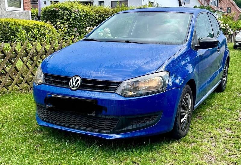 Blau Gebraucht 2010 VW Polo Trendline Limousine | 3.000 € (Guter Preis) - Bild 1/4