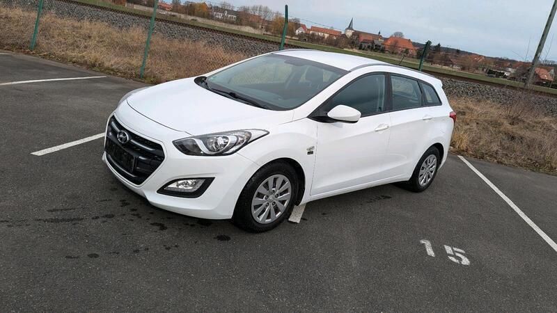 Weiß Gebraucht 2017 Hyundai i30 Kombi | 8.800 € (Fairer Preis) - Bild 1/4