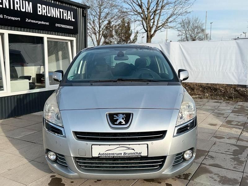 Gebraucht Peugeot 5008 Business-Line 114 PS (83 kW) 2013 Silber Van / Kleinbus