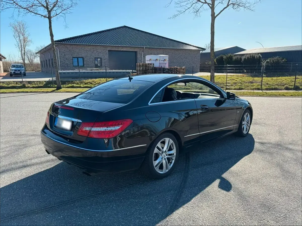 Gebraucht Mercedes E350 231 PS (169 kW) 2010 Schwarz Coupé