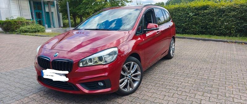 Rot Gebraucht 2016 BMW 218 Gran Tourer Advantage Van / Kleinbus | 9.700 € (Fairer Preis) - Bild 1/4