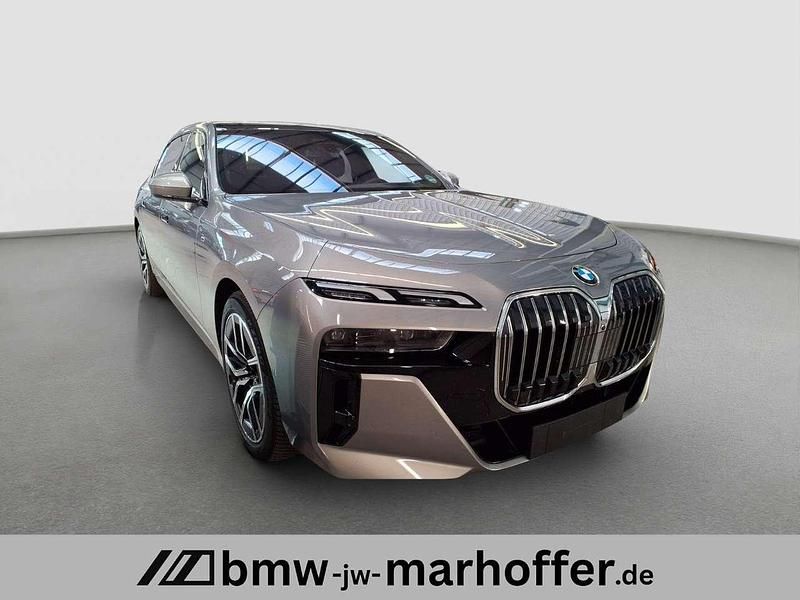 Gebraucht BMW 740 M Sport 286 PS (210 kW) 2025 Oxidgrau metallic Limousine