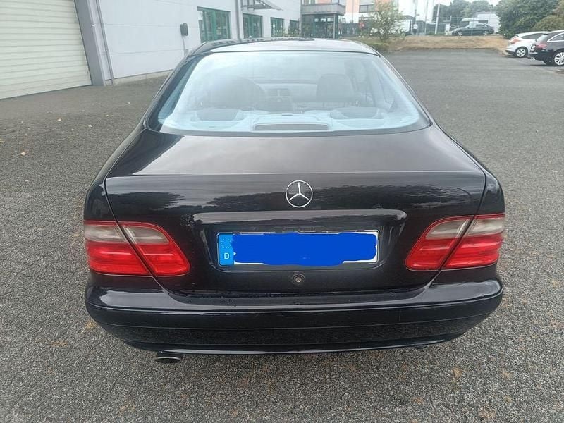 Schwarz Gebraucht 2001 Mercedes CLK230 Avantgarde Coupé | 1.200 € - Bild 1/4