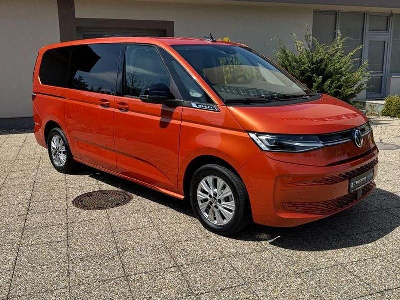 Gebraucht VW Multivan Life 150 PS (110 kW) 2025 Orange Van