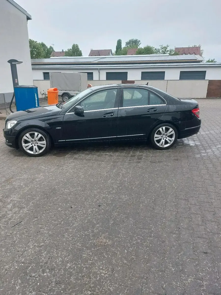 Gebraucht Mercedes C200 Avantgarde 136 PS (100 kW) 2010 Schwarz Limousine