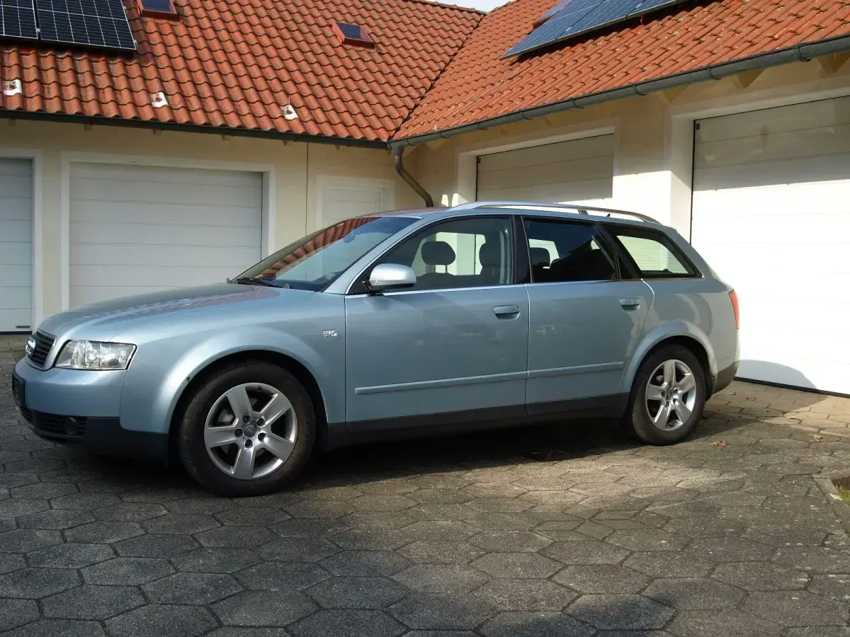 Gebraucht Audi A4 131 PS (96 kW) 2002 Blau Kombi