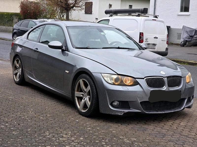 Gebraucht BMW 325 197 PS (144 kW) 2009 Grau Coupé