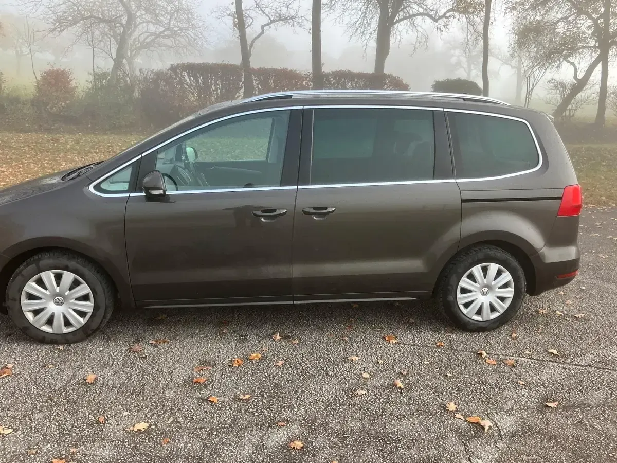 Gebraucht VW Sharan Comfortline 140 PS (102 kW) 2015 Braun Van / Kleinbus