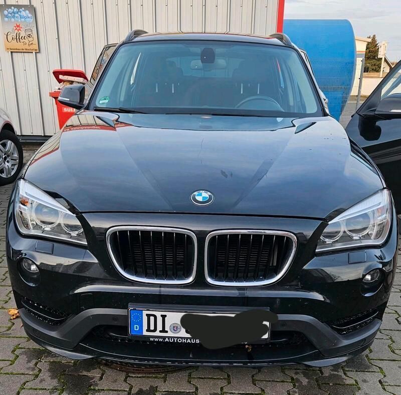 Schwarz Gebraucht 2014 BMW X1 SUV | 12.500 € - Bild 1/4