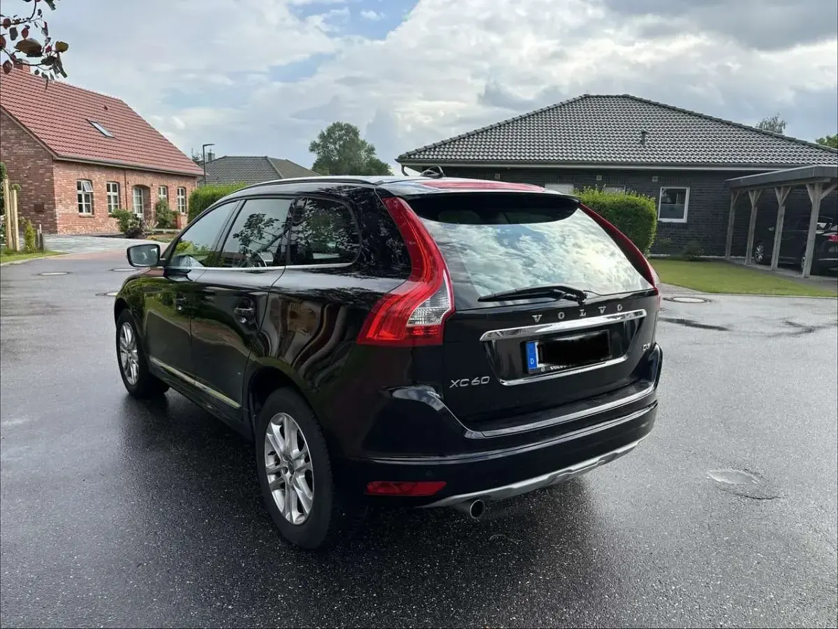 Gebraucht Volvo XC60 Summum 150 PS (110 kW) 2015 Schwarz SUV