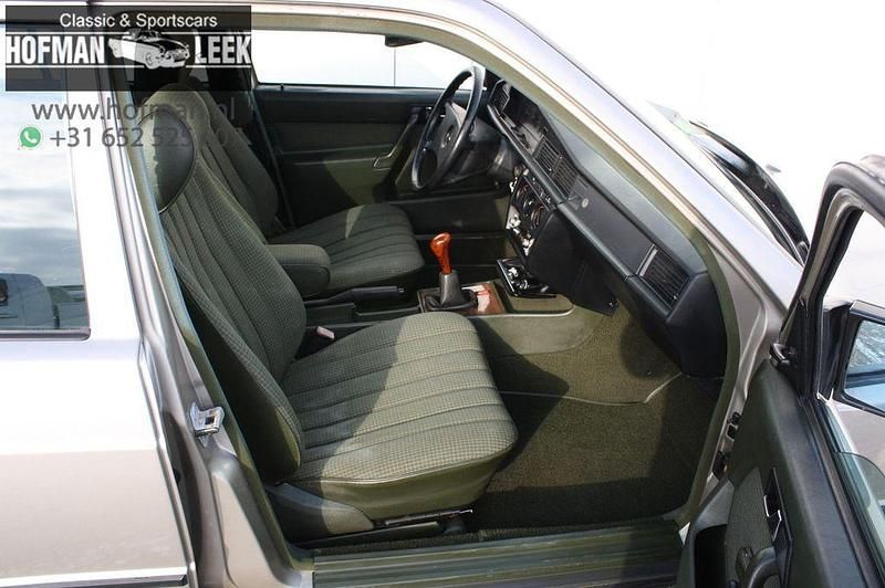 Gebraucht Mercedes 190 72 PS (52 kW) 1986 Grau Limousine