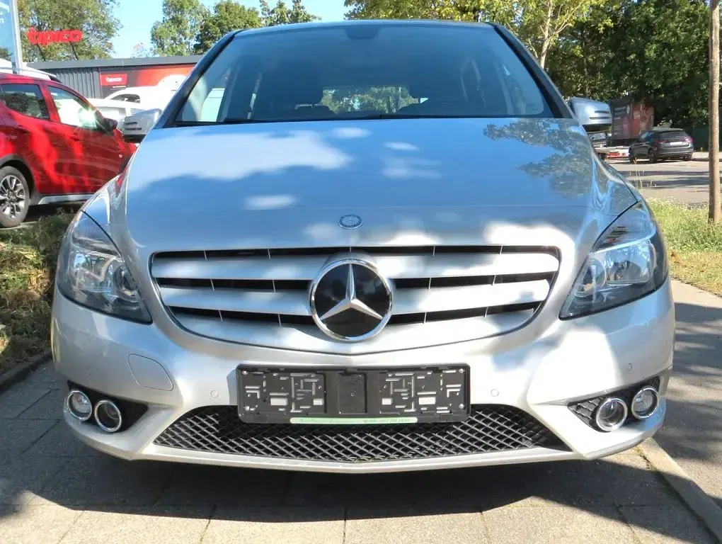 Gebraucht Mercedes B200 136 PS (100 kW) 2013 Silber Kleinwagen
