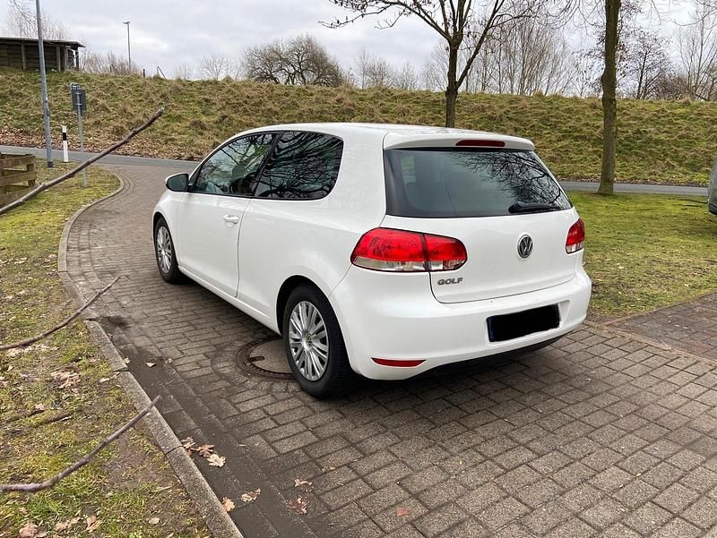 Gebraucht VW Golf 80 PS (58 kW) 2009 Weiß Coupé